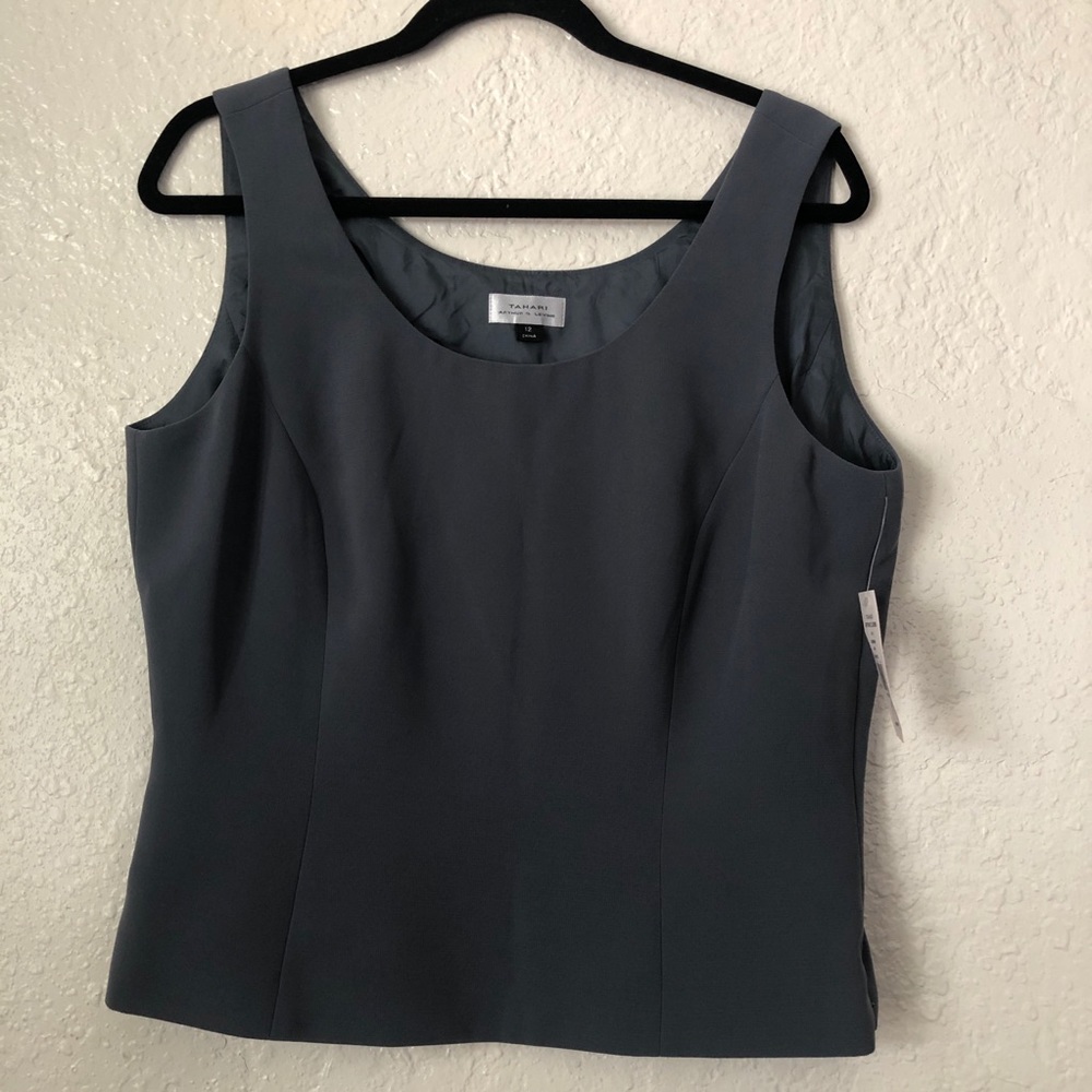 TAHARI | Gray Top
